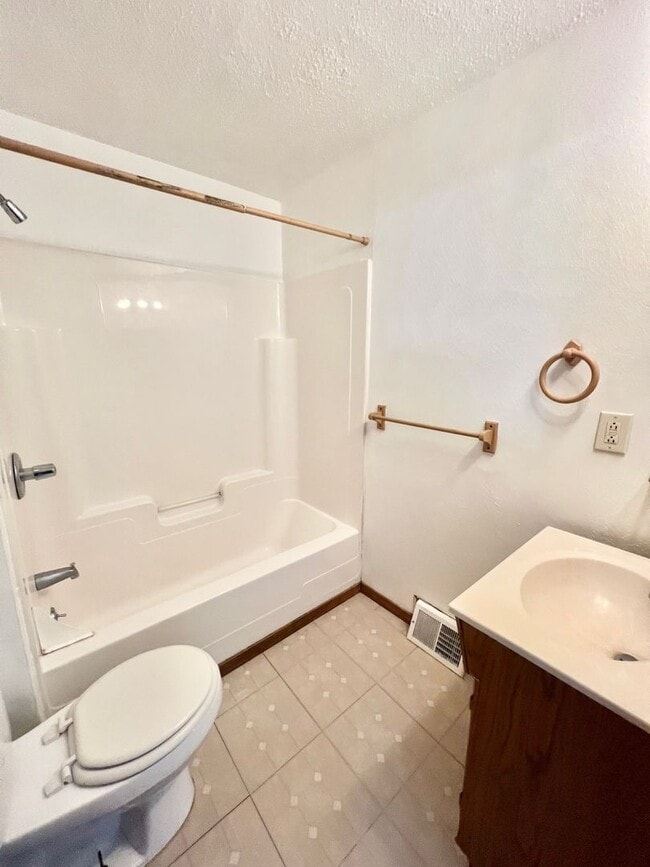 Building Photo - 209 E Wynoka St