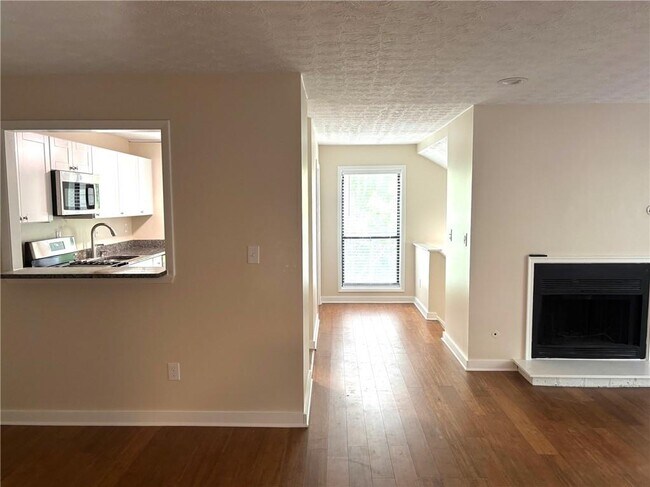 Building Photo - 504 Wynnes Ridge Cir SE