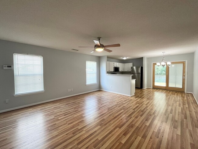 Building Photo - Classic 3BD, 2BA Apex Home in a Prime Loca...