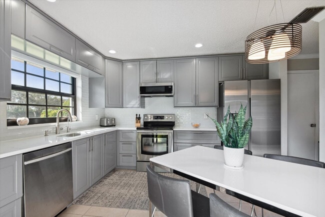 Building Photo - 20929 Boca Ridge Dr W