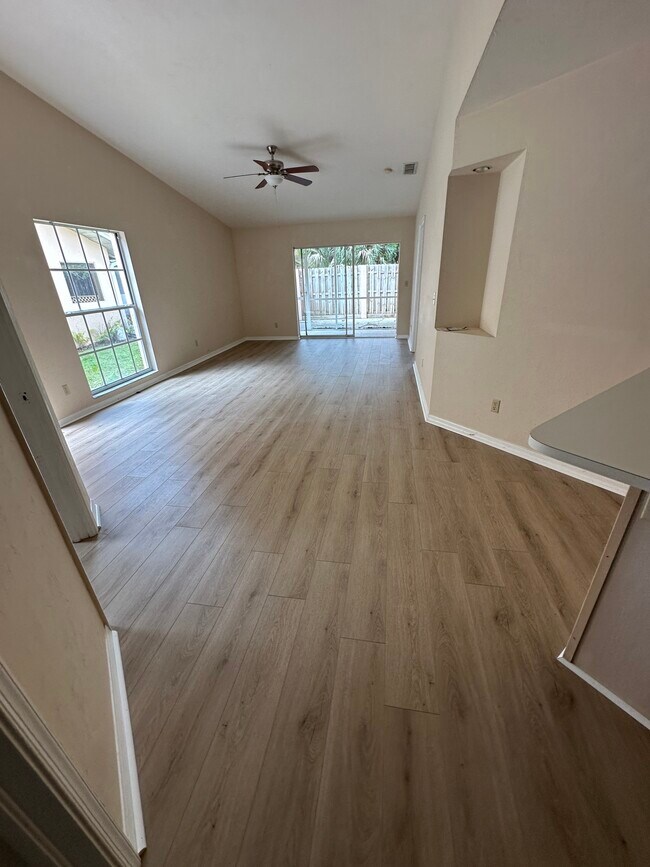 Building Photo - 12243 Londonderry Ln