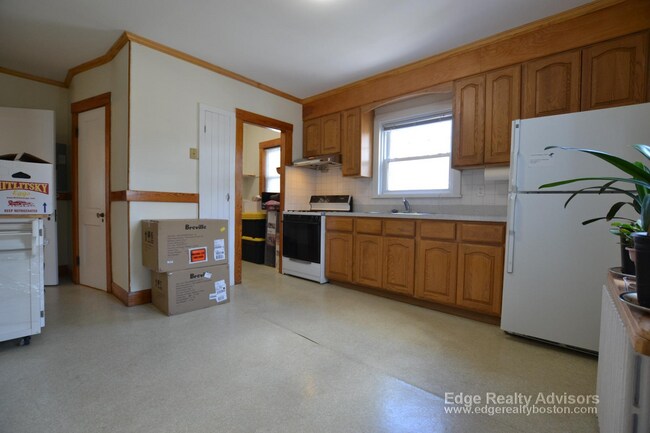 Building Photo - 94 Bennett St