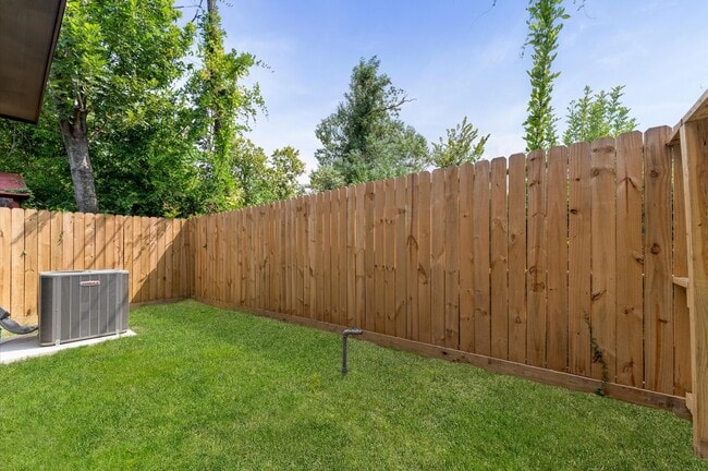 Building Photo - 7323 Bastogne Rd