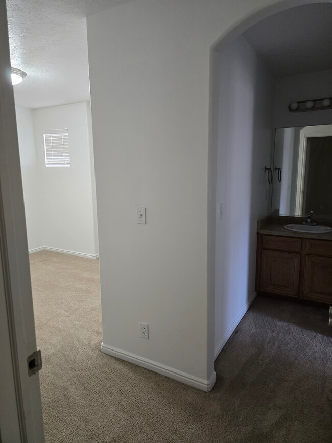 Building Photo - 13463 S Corbin Valley Dr
