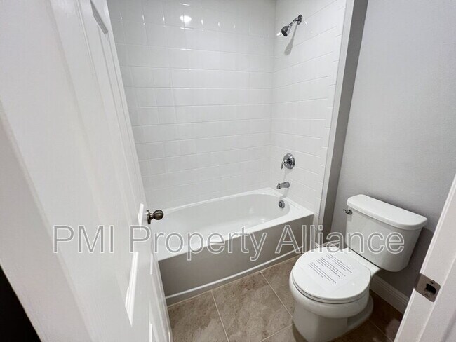 Building Photo - 14521 Crestavista Ave