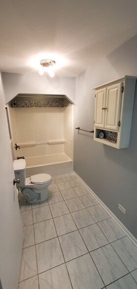 Building Photo - 1576 Dundee Dr