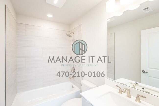 Building Photo - Elegant 4 bedroom Townhome in Chamblee clo...