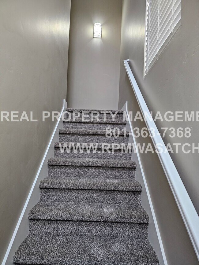 Building Photo - 4 Bedroom 2.5 Bath Town Home in Daybreak! MOVE IN SPECIAL 1/2 Off 1st Months Rent