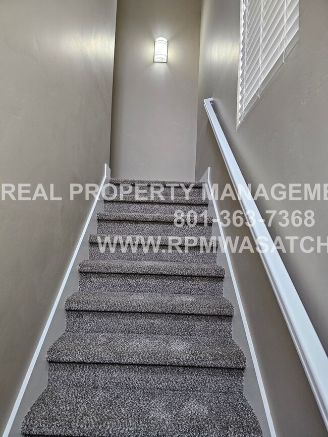 Building Photo - 4 Bedroom 2.5 Bath Town Home in Daybreak!