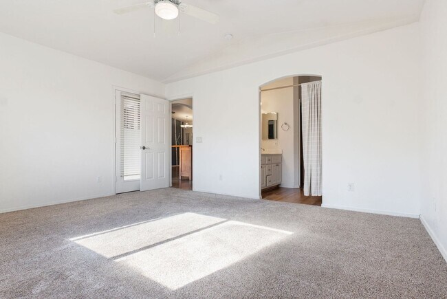 Building Photo - Charming 3 Bedroom + Bonus Room in Eagle R...