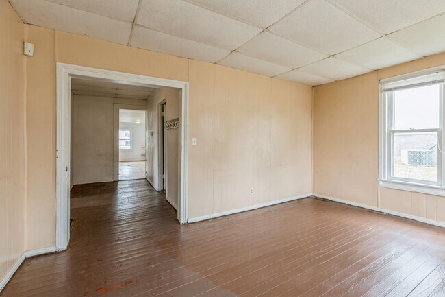 Building Photo - 223 16th Pl
