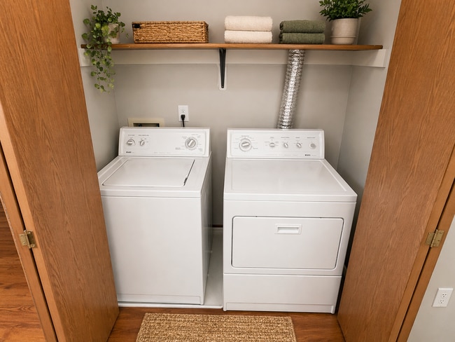 Building Photo - 1020 W Lacrosse Ave