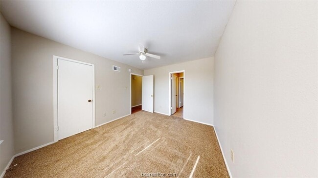 Building Photo - 301 Manuel Dr