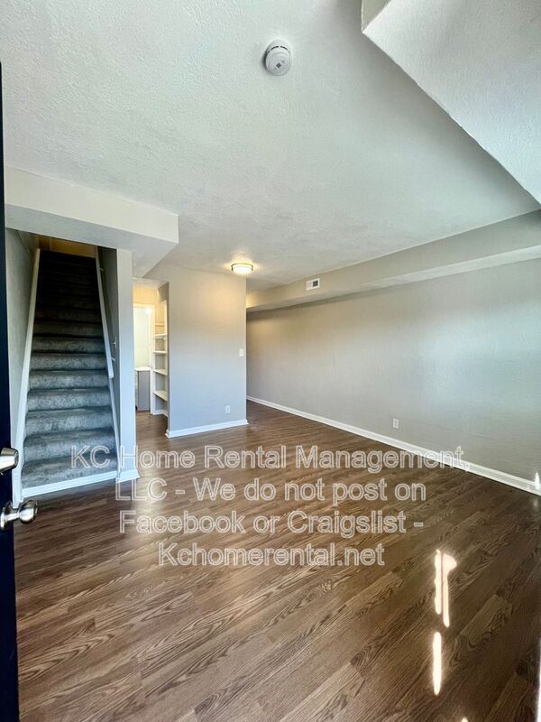 Building Photo - 4042 Paseo Blvd