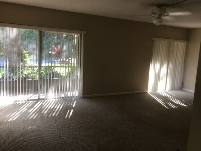 Building Photo - MOVE IN READY CONDO