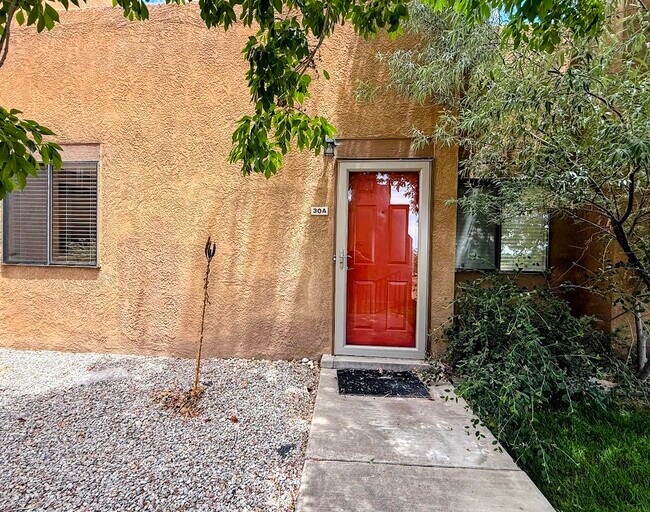 Building Photo - 2900 Vista Del Rey NE