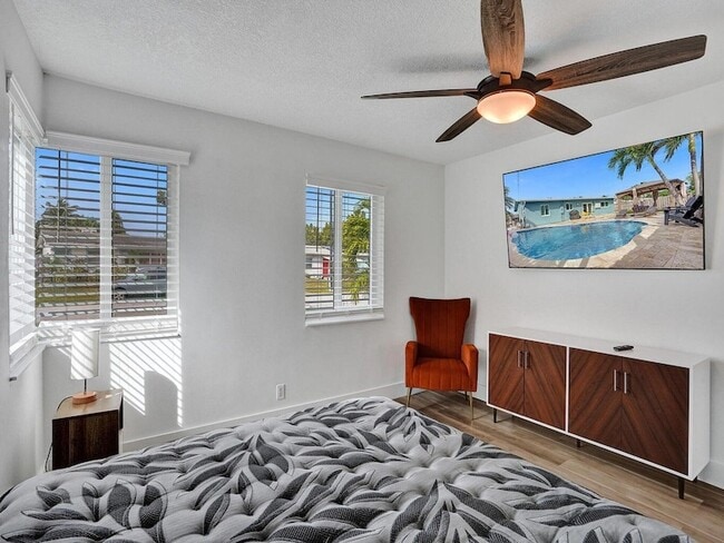 Building Photo - 2750 NE 10th Ave