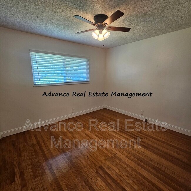 Building Photo - 6925 Chevy Chase Way