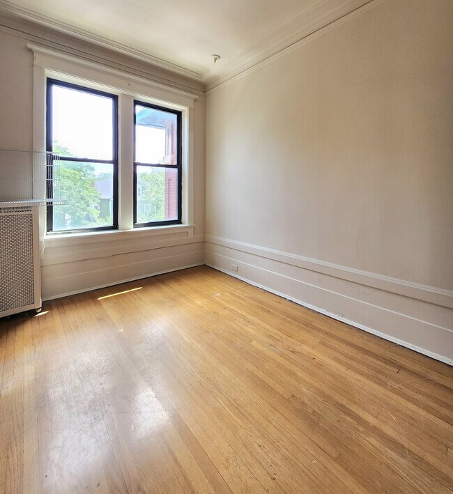 Building Photo - 5600 S Dorchester Ave