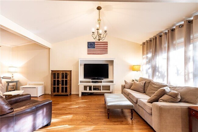 Building Photo - 2690 Ridgemore Rd NW