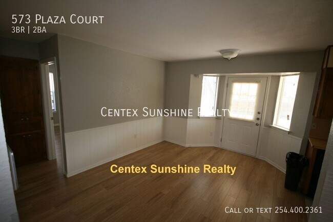 Building Photo - 573 Plaza Ct