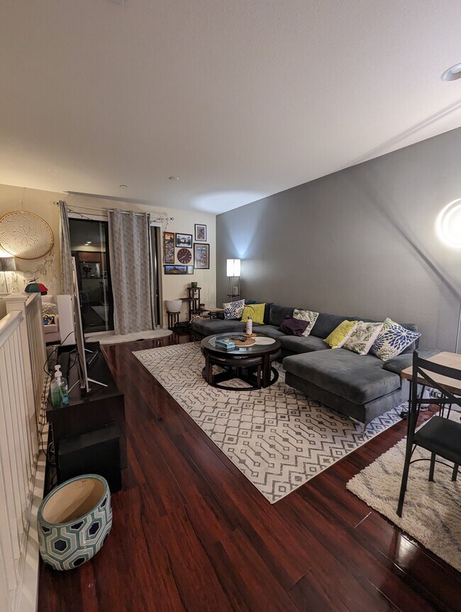 Building Photo - 764 Grandview Ter