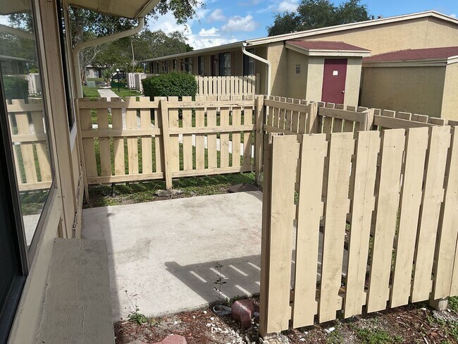 Building Photo - Great Location! Great Price! Call for Spec...