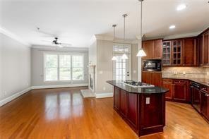 Building Photo - 825 Highland Ln NE