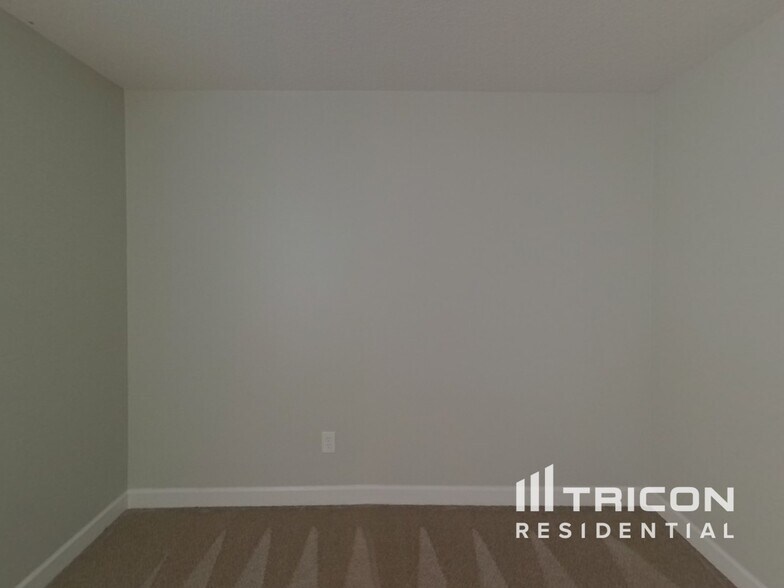 Building Photo - 807 Sinclair Dr