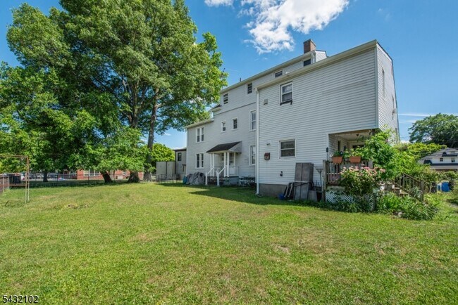 Building Photo - 428 Lathrop Ave