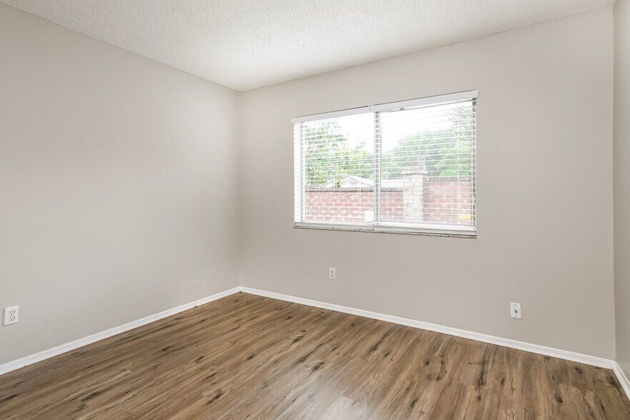 Building Photo - 810 Grand Cayman Ct