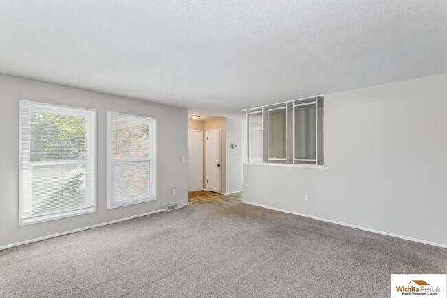 Building Photo - 3 bedroom 2 bath duplex - SE Wichita