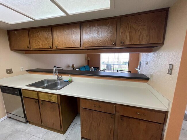 Building Photo - 2814 S Bartell Dr