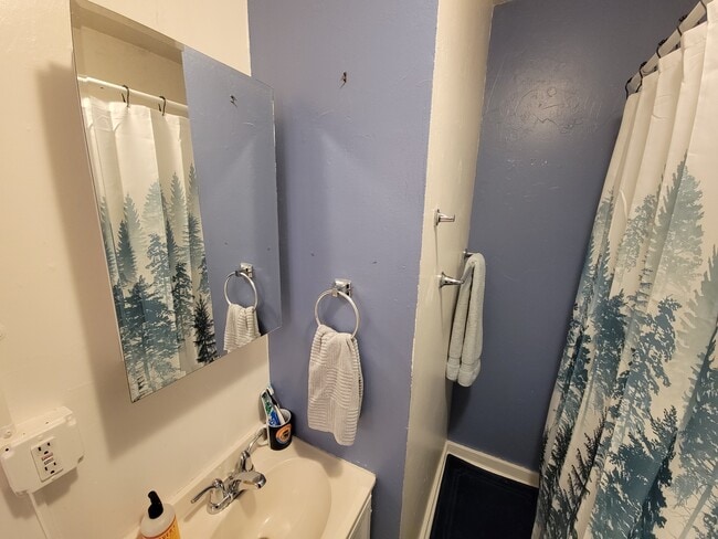 Building Photo - 211-212 W 13th St