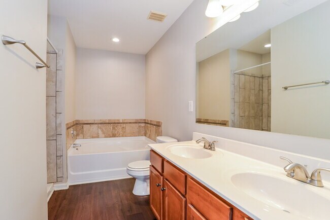 Building Photo - 1733 Larne Cir