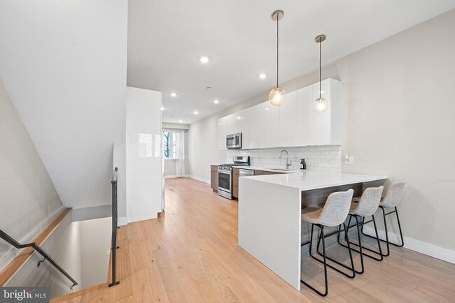 Building Photo - 1839- Blair St