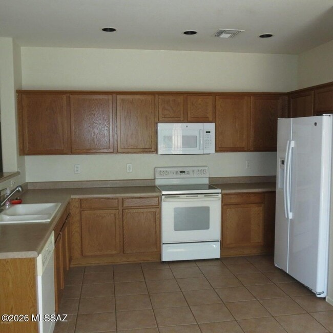 Building Photo - 5569 W Crimson Bluff Dr