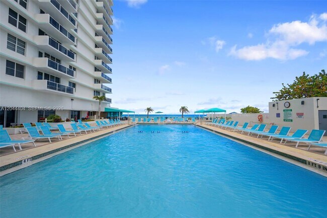 Building Photo - 3725 S Ocean Dr