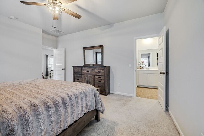 Building Photo - Spacious 4BR Home in Rincon with Fenced Yard & Modern Comforts