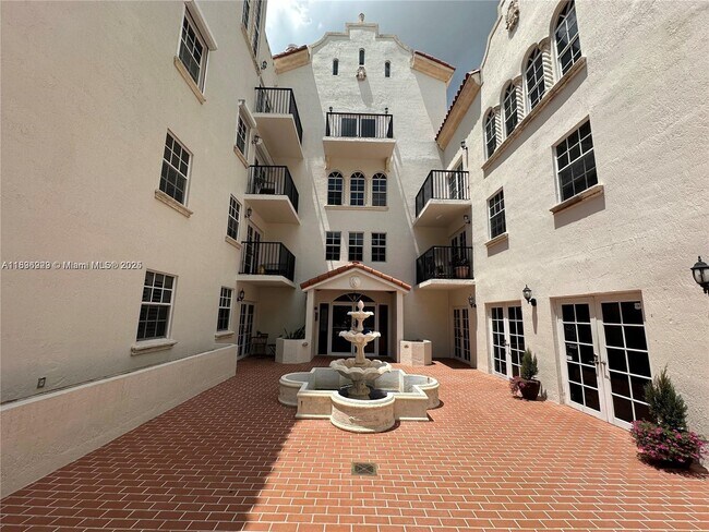 Building Photo - 323 Navarre Ave