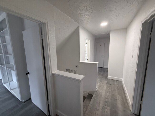 Building Photo - 1111 Caspian Ln