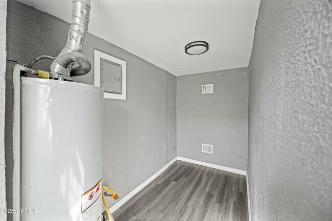 Building Photo - 2601 N 51st St