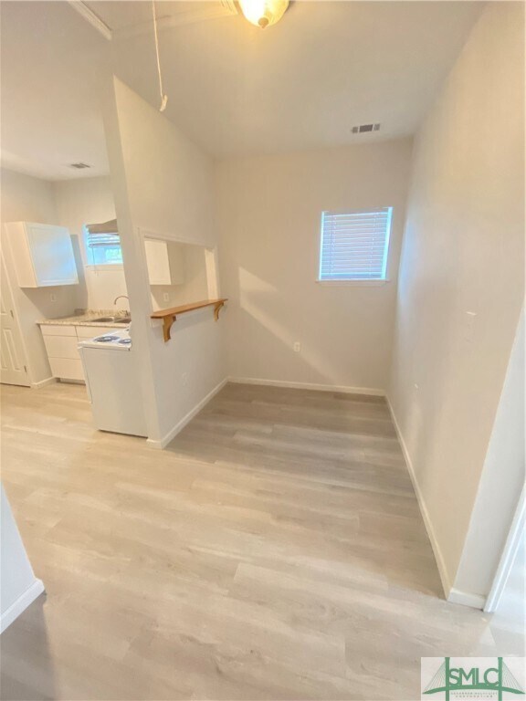 Building Photo - 32 Newell St