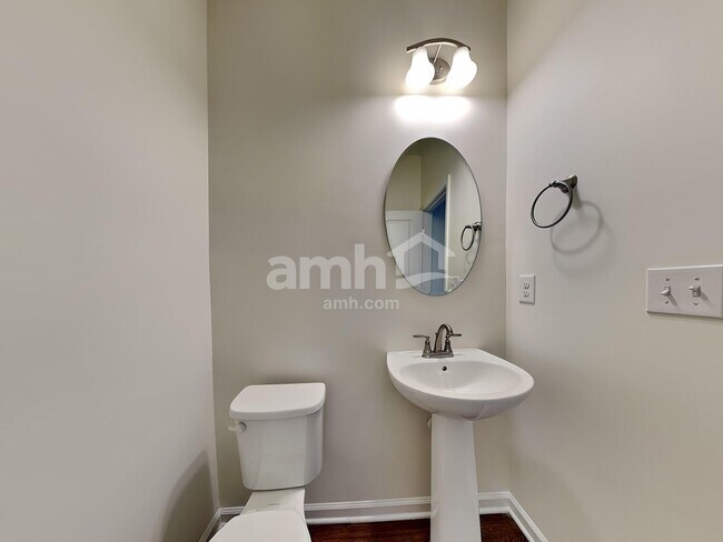 Building Photo - 548 Larragan Dr