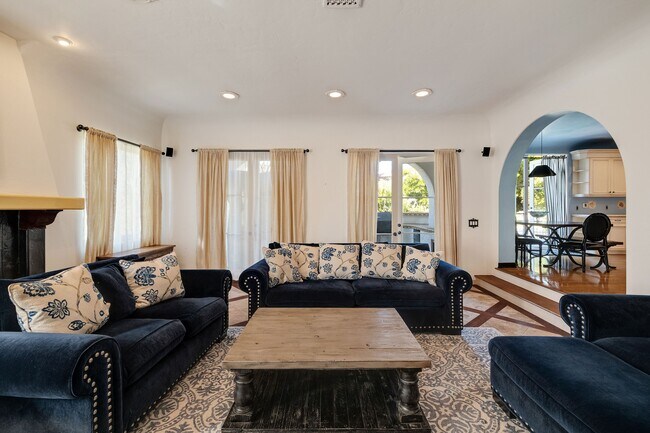 Building Photo - 1809 Palos Verdes Dr W