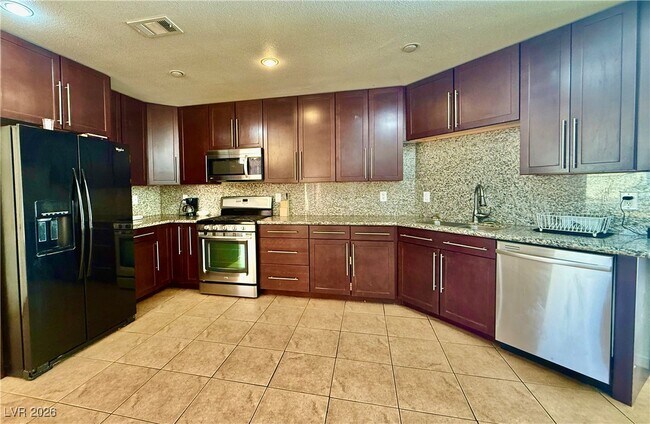 Building Photo - 6717 Silvery Ave