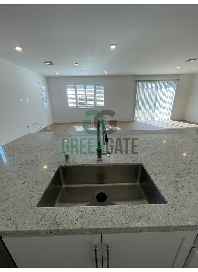 Building Photo - New Build in Tracy Hills!! 4 Bedroom 2.5 Bath AVAILABLE NOW!!