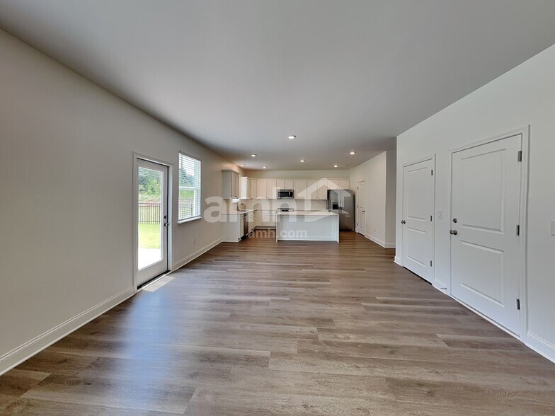 Building Photo - 3017 20th Ave W