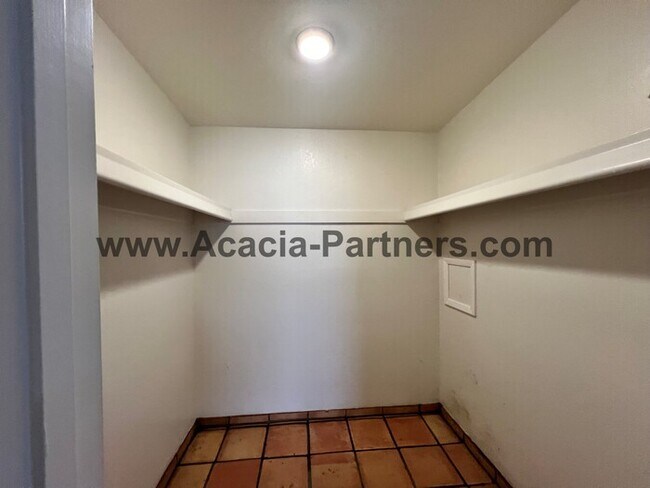 Building Photo - Two Bedroom Home