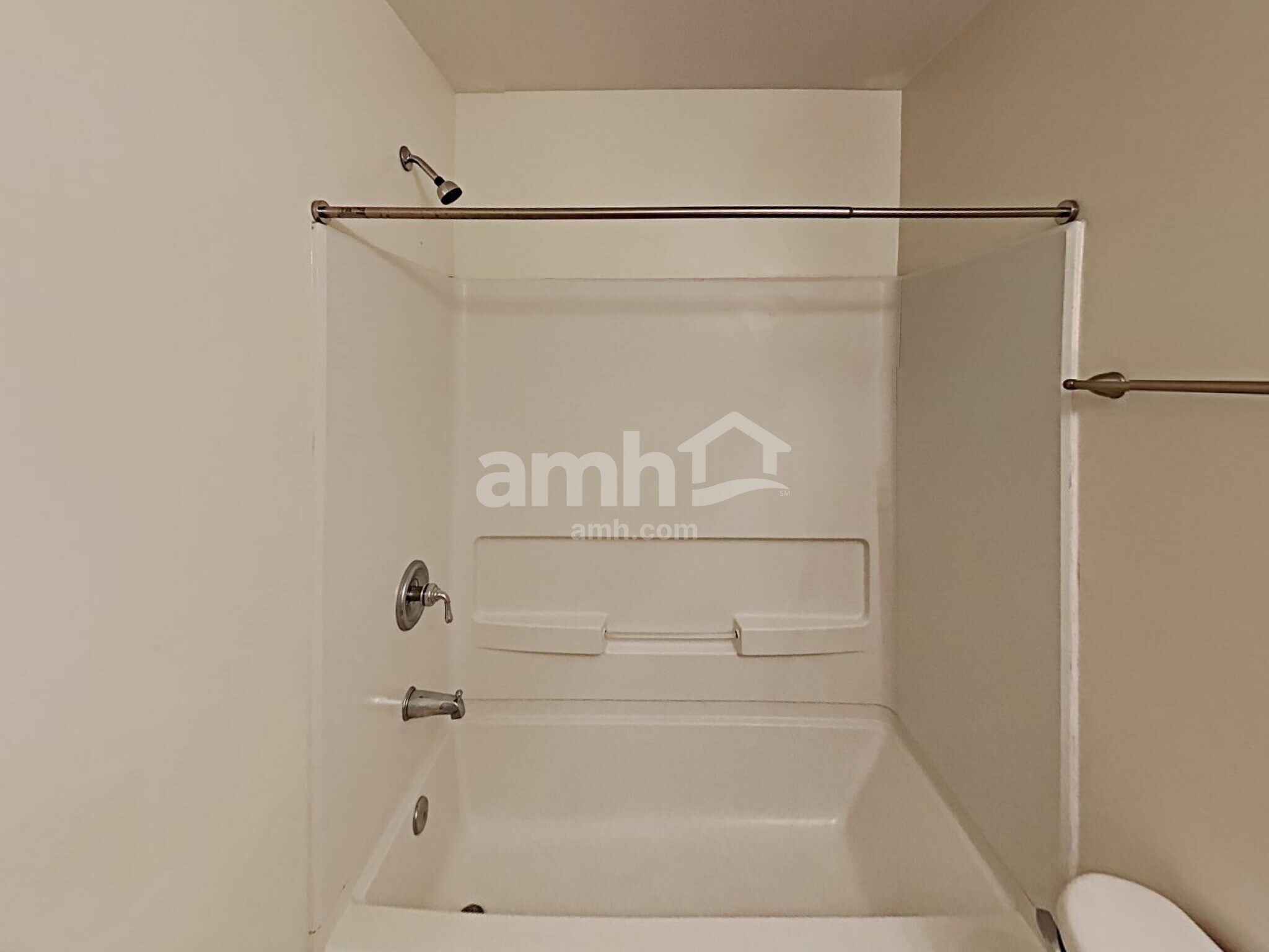 Building Photo - 325 Balaban Cir